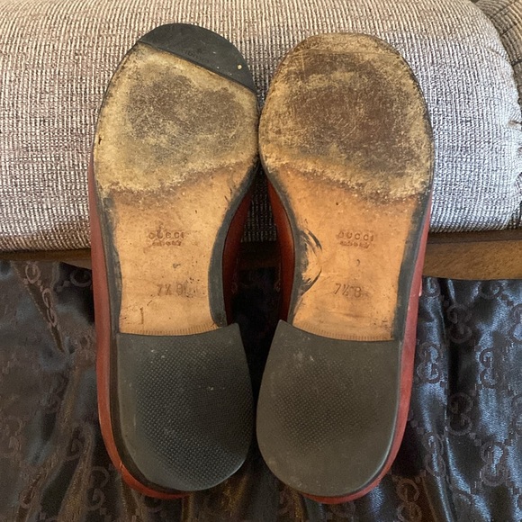 Gucci Horsebit Leather loafers in good condition with gold tone bit. - Picture 5 of 7